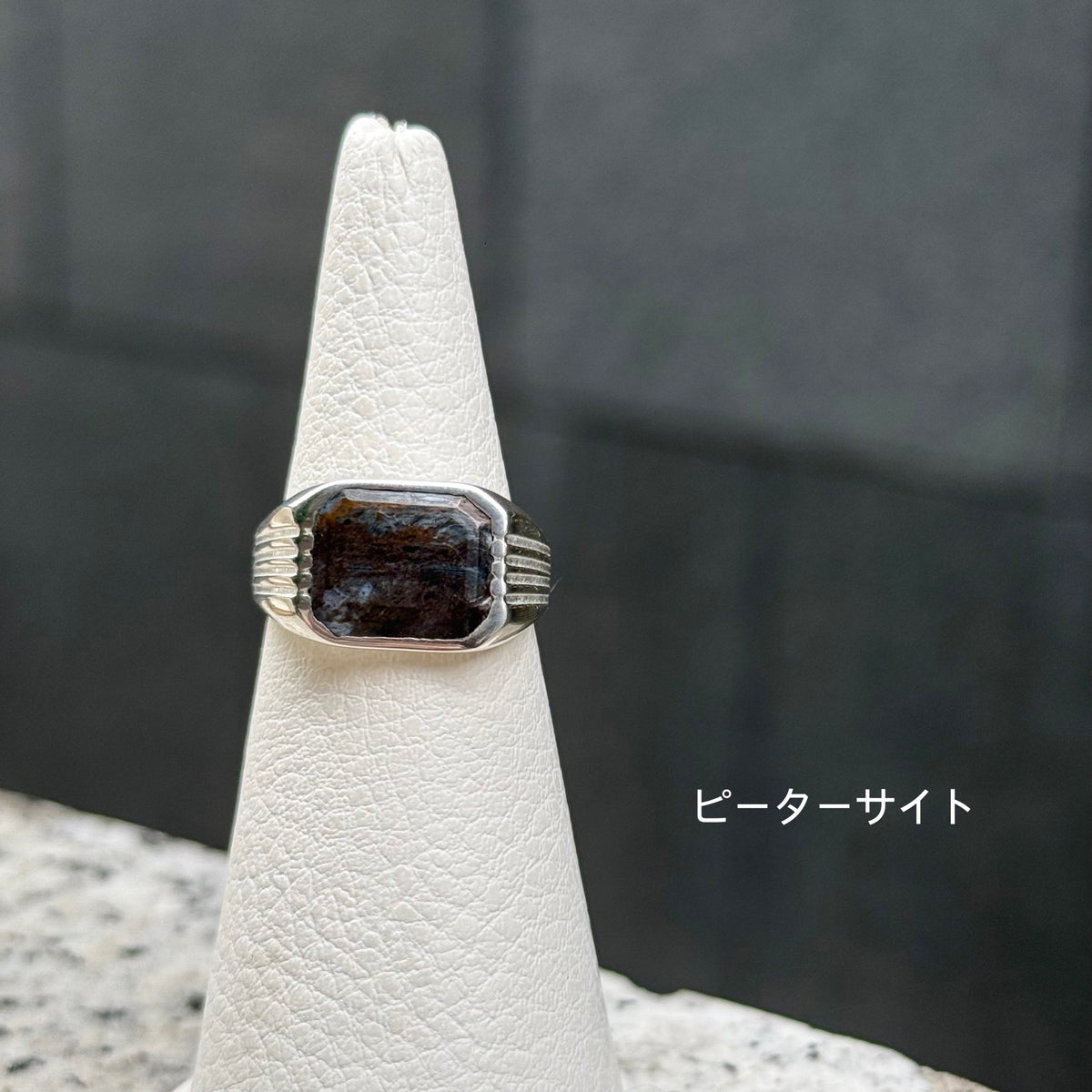 Square design ring 3
