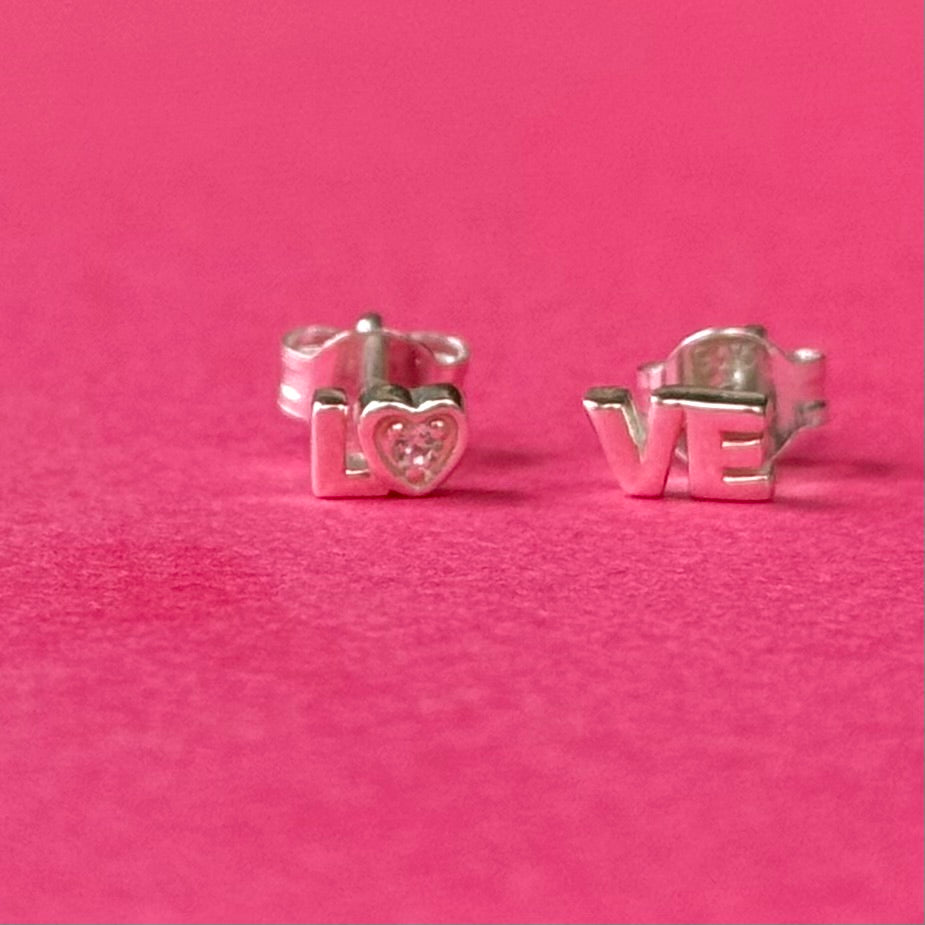 “LOVE” design pierce