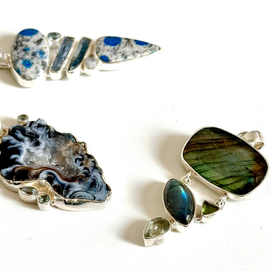 Big stone charm 7