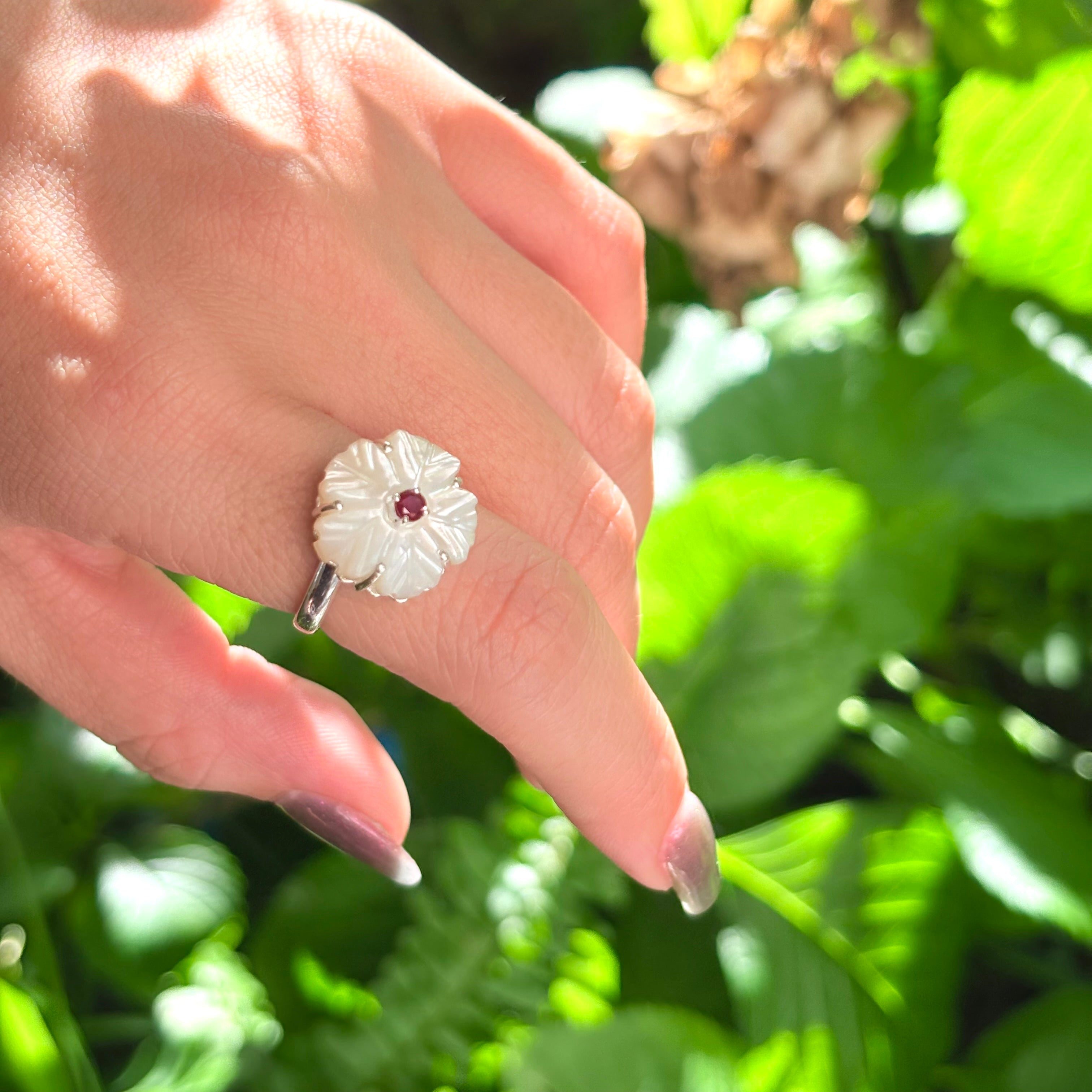 Flower carved ring – Biju mam