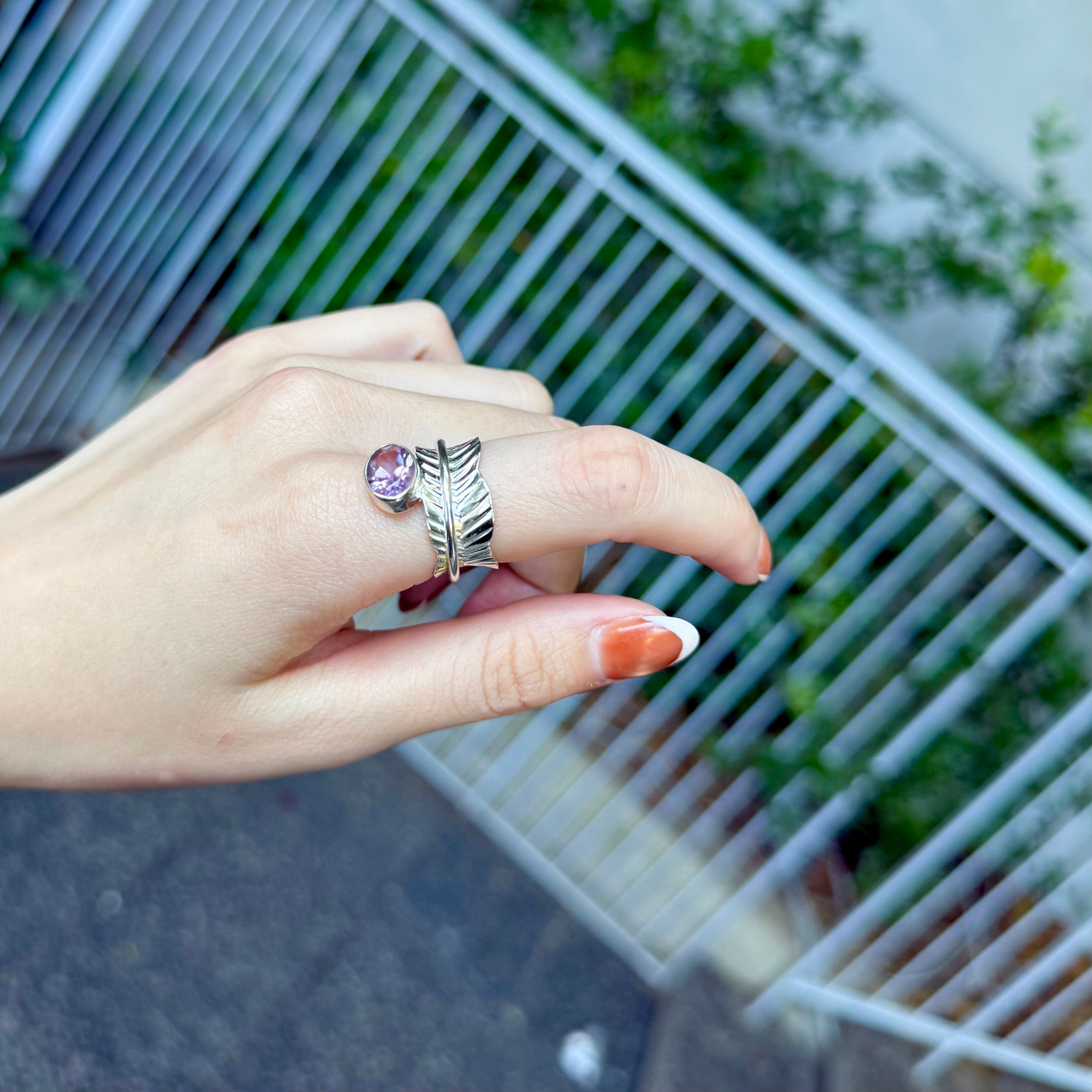 Feather × Stone Rolling ring – Biju mam