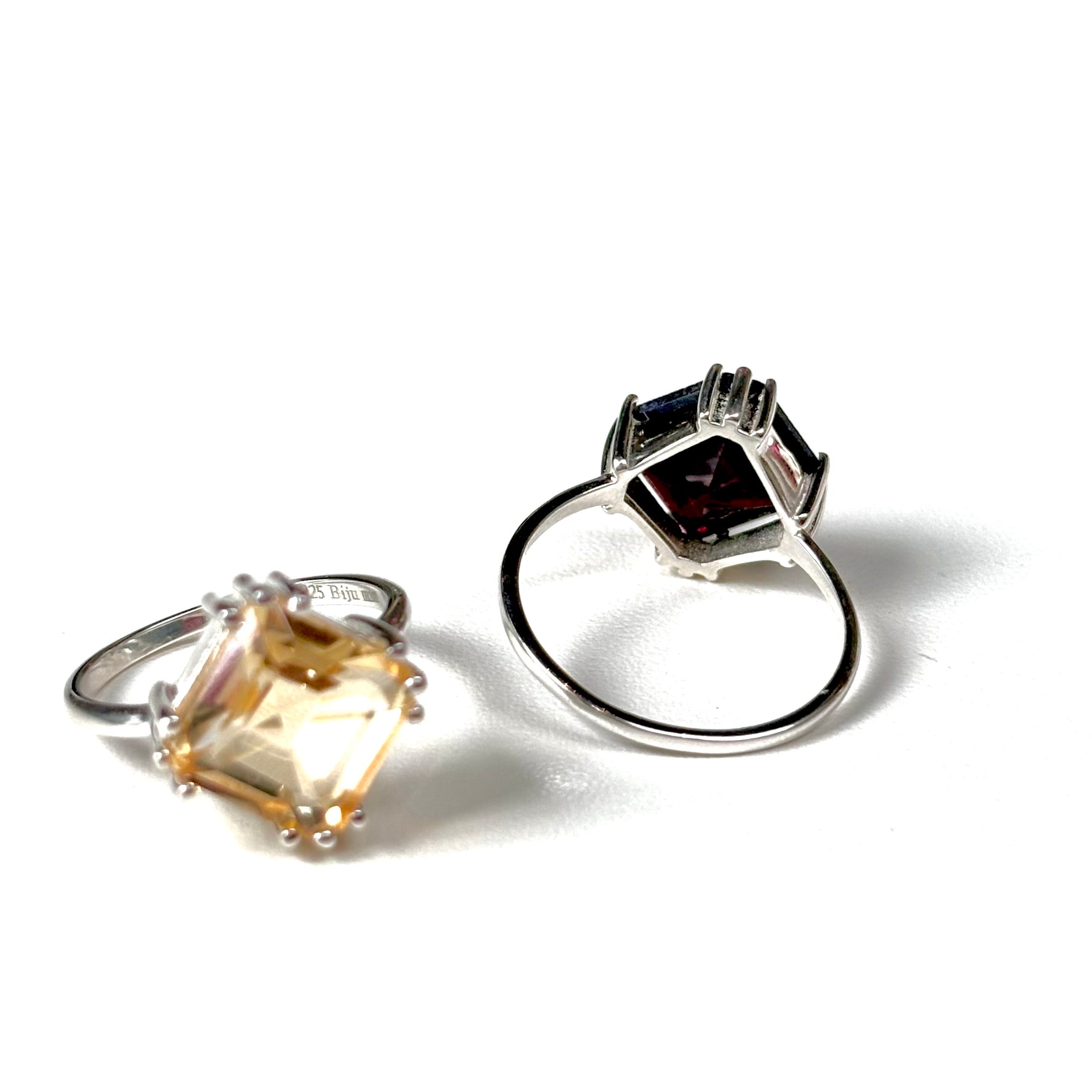 Square design ring 1 – Biju mam