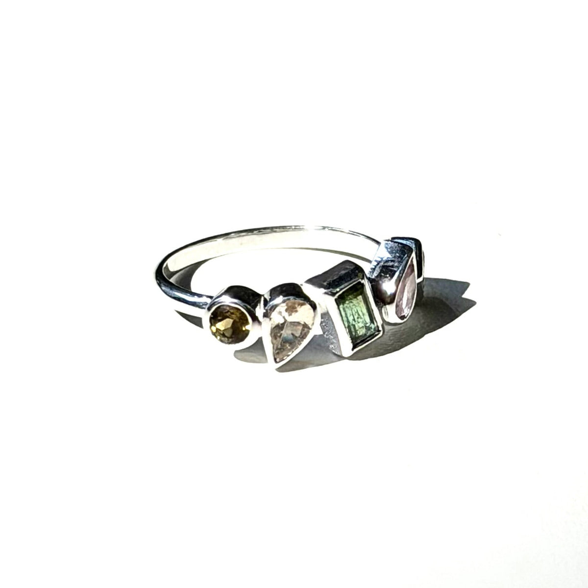 5stone ring 1