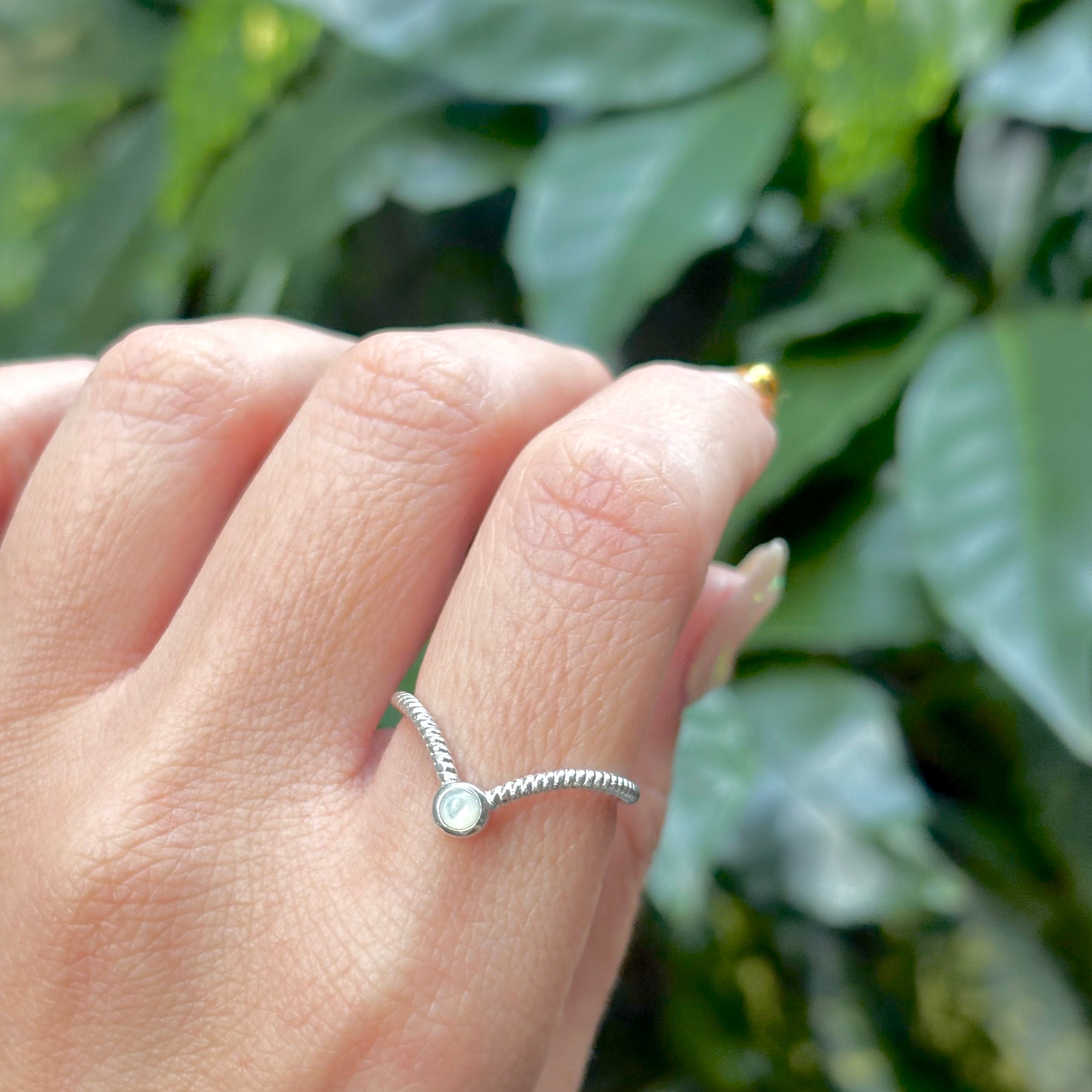 V design ring 2 – Biju mam