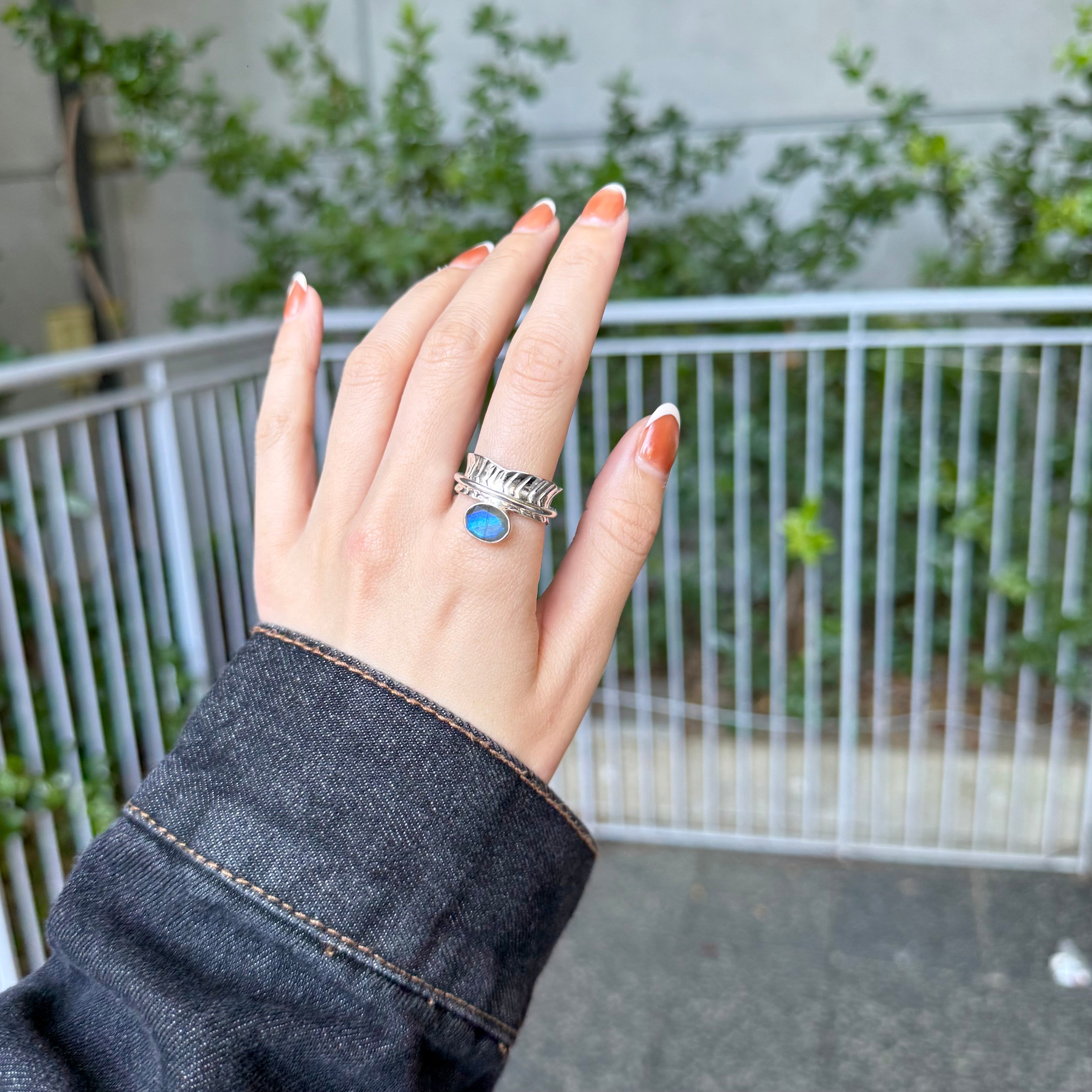 Feather × Stone Rolling ring – Biju mam