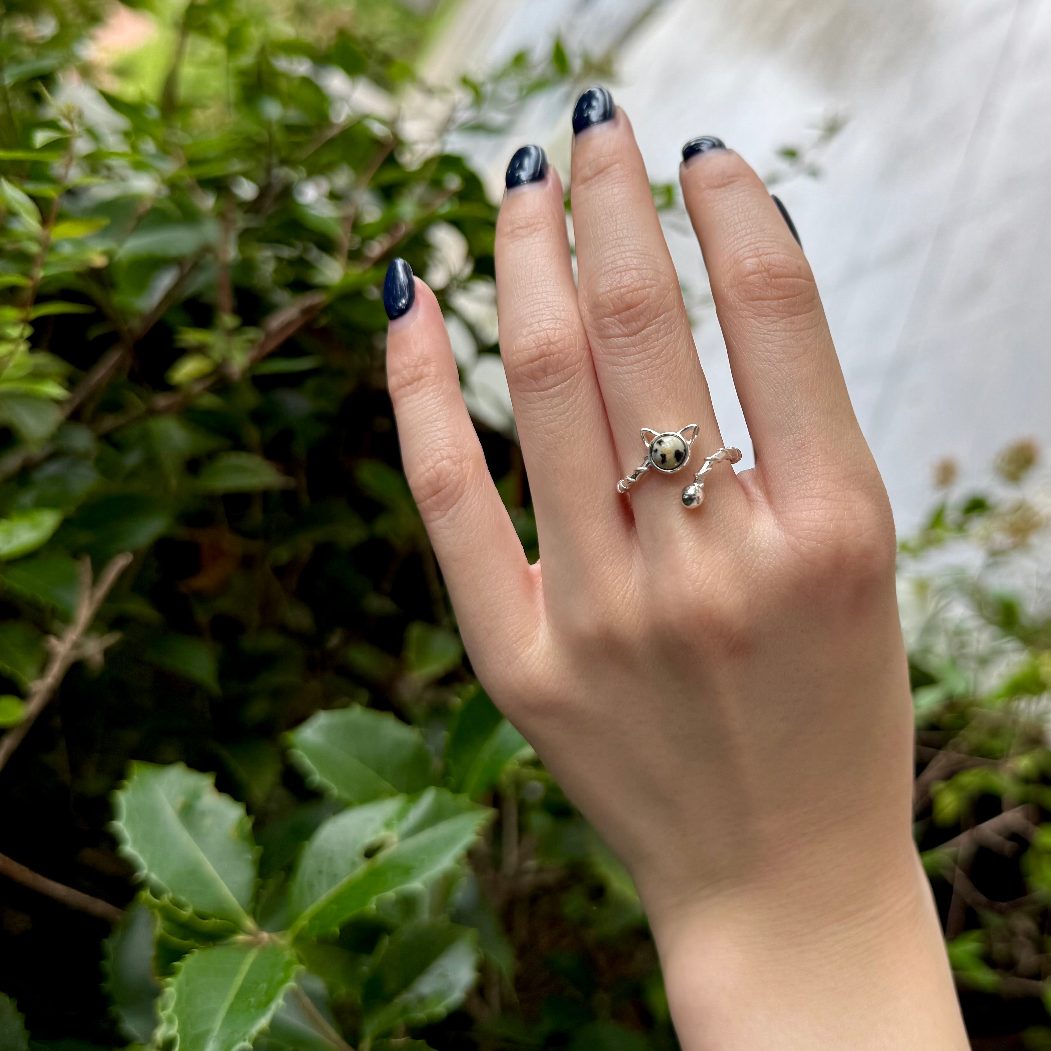 【自作】デザインリング 猫 17号【サイズ調整承ります】 猫リング「ネコと蝶」サイズオーダー（ピンキーリングから15号