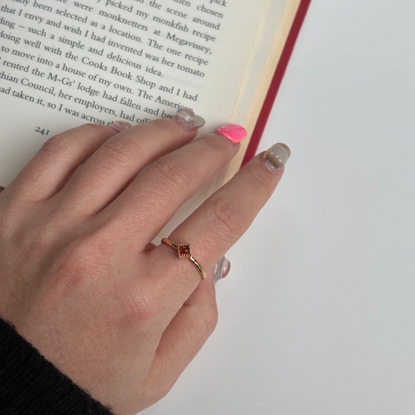 Brass petit ring〈Garnet〉