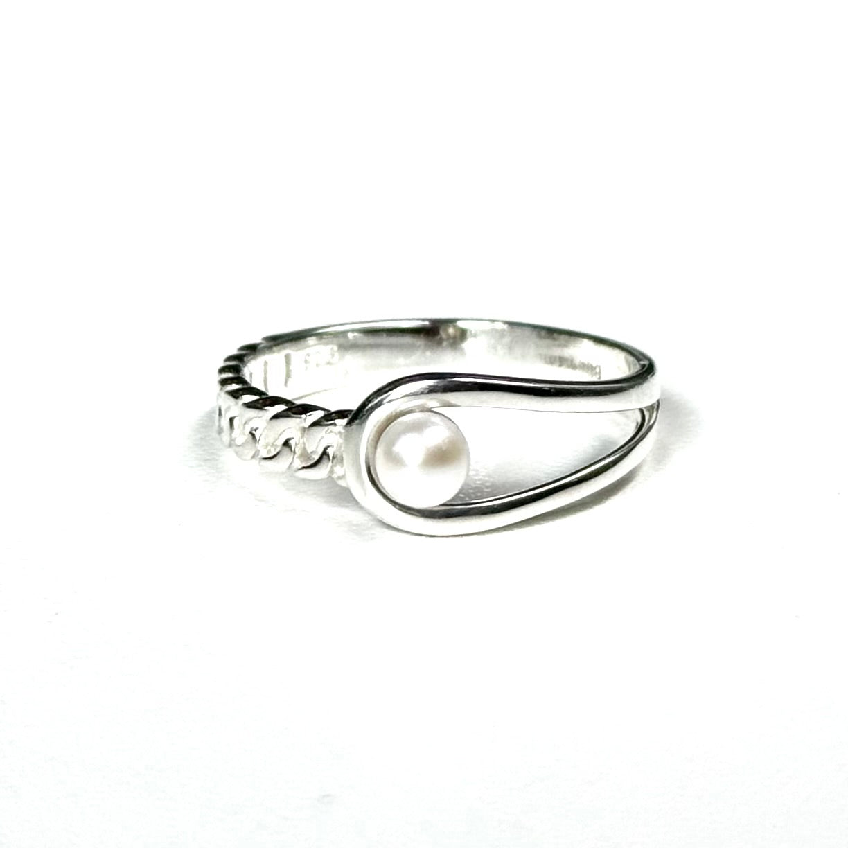 Pearl design ring 11