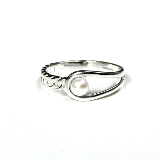 Pearl design ring 11