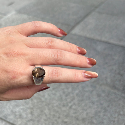 Concave cut ring