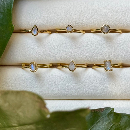 Brass petit ring 〈Rainbow moon stone〉