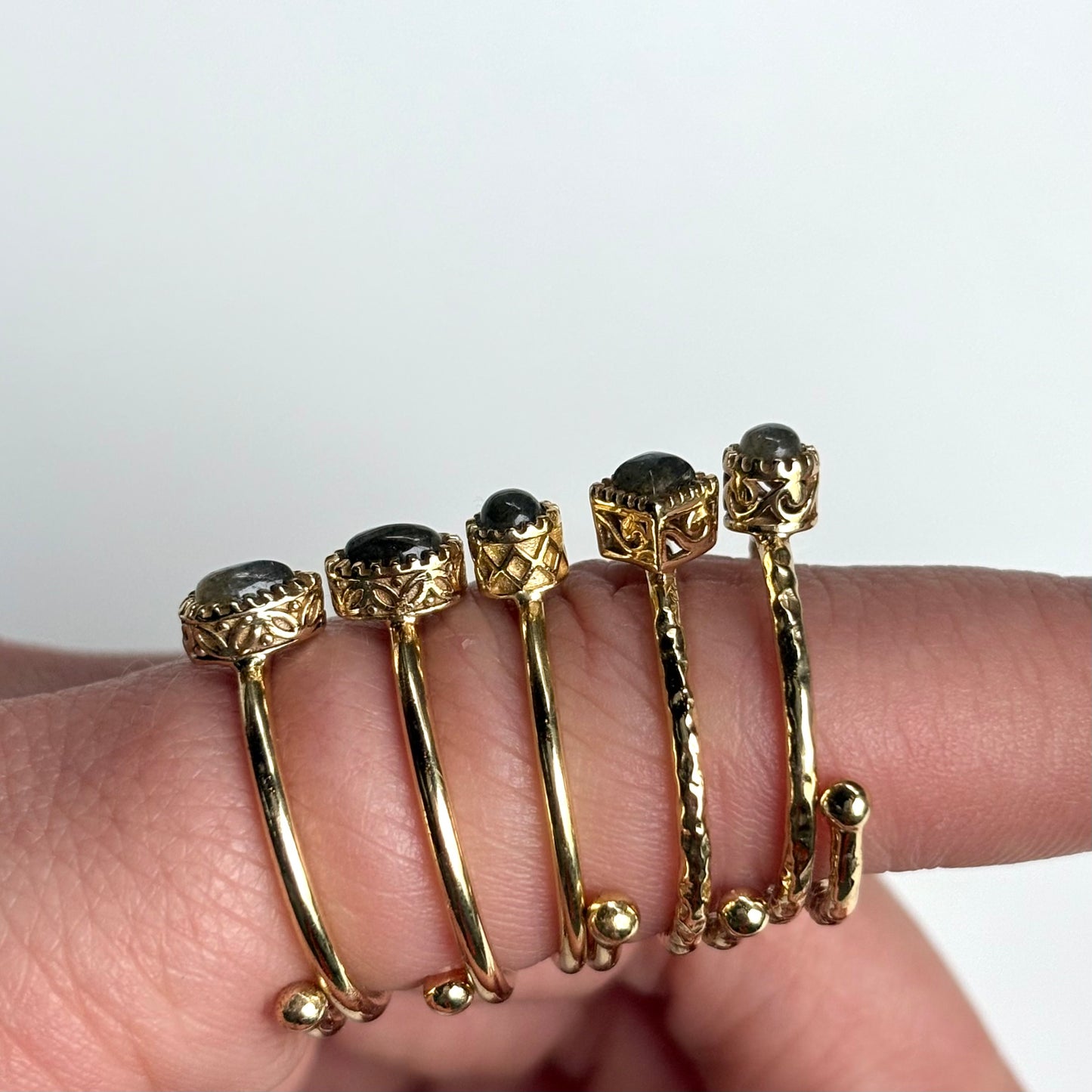 Brass petit ring〈Purple Labradorite〉