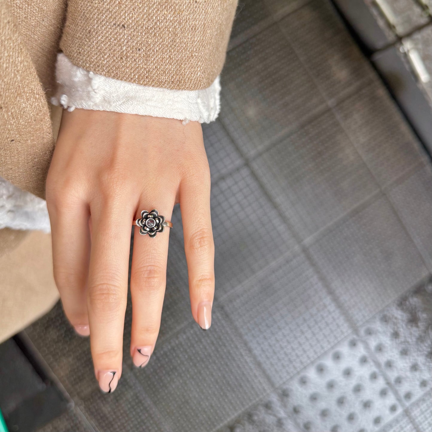 Flower design ring 10