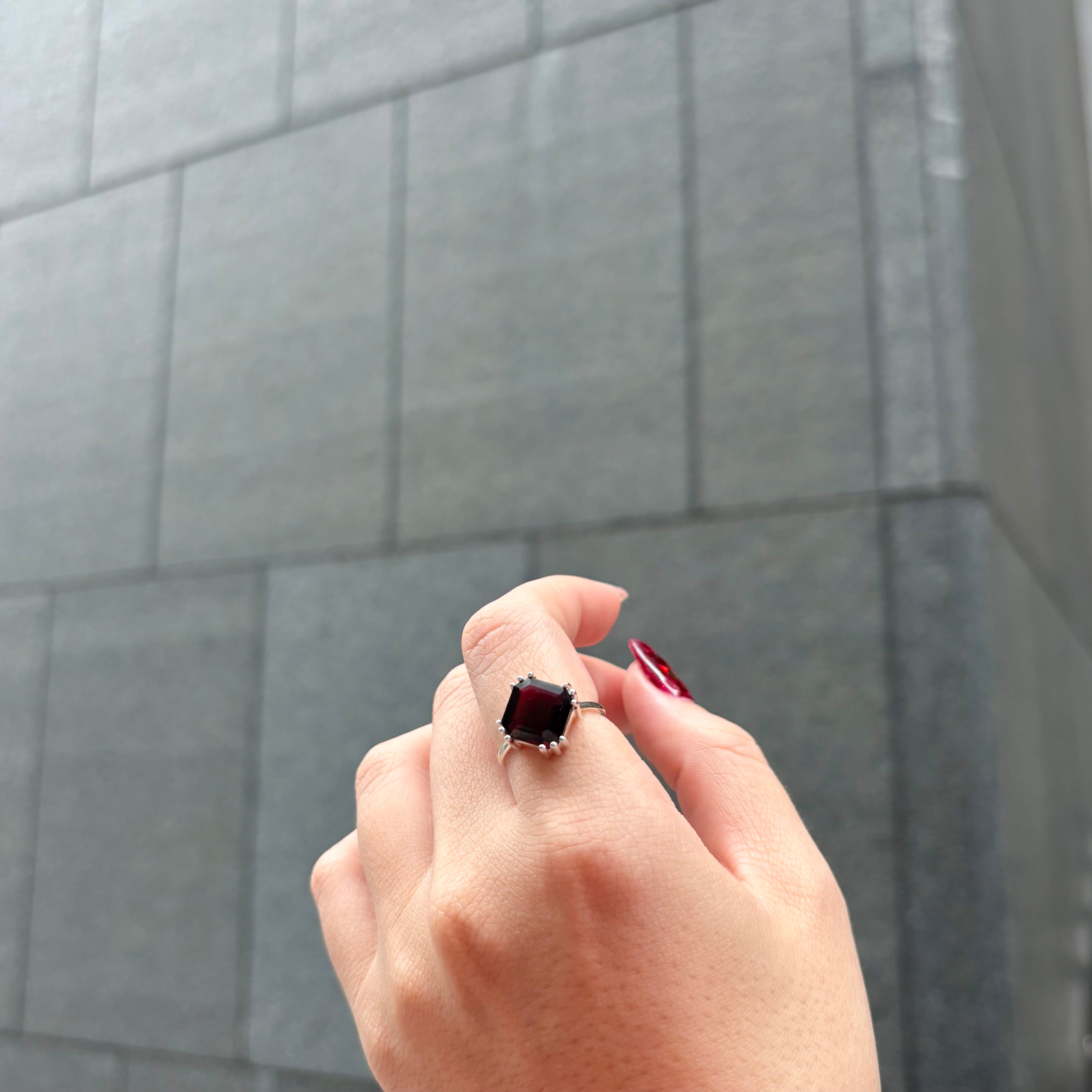 Square design ring 1 – Biju mam