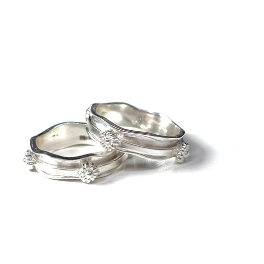 Flower rolling ring