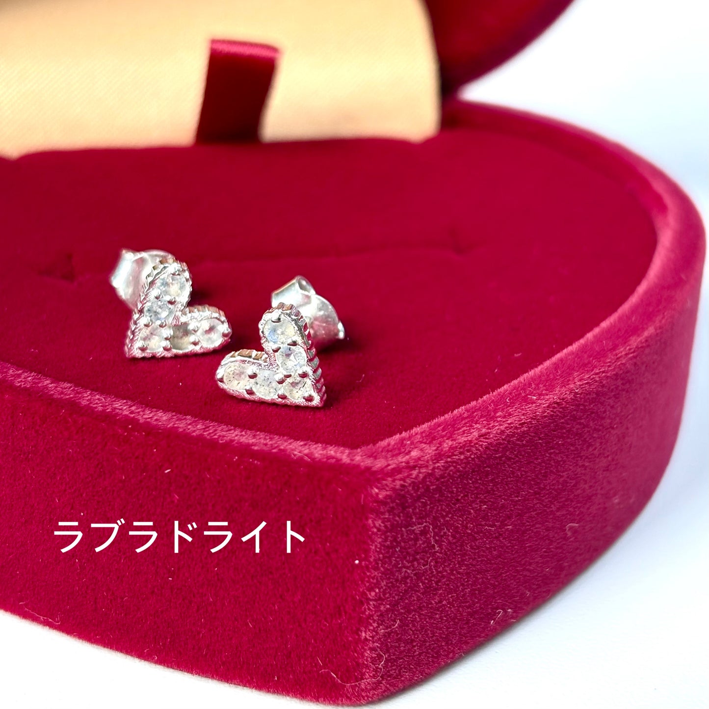 Heart design pierce 1