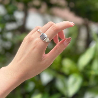 Square design ring 3