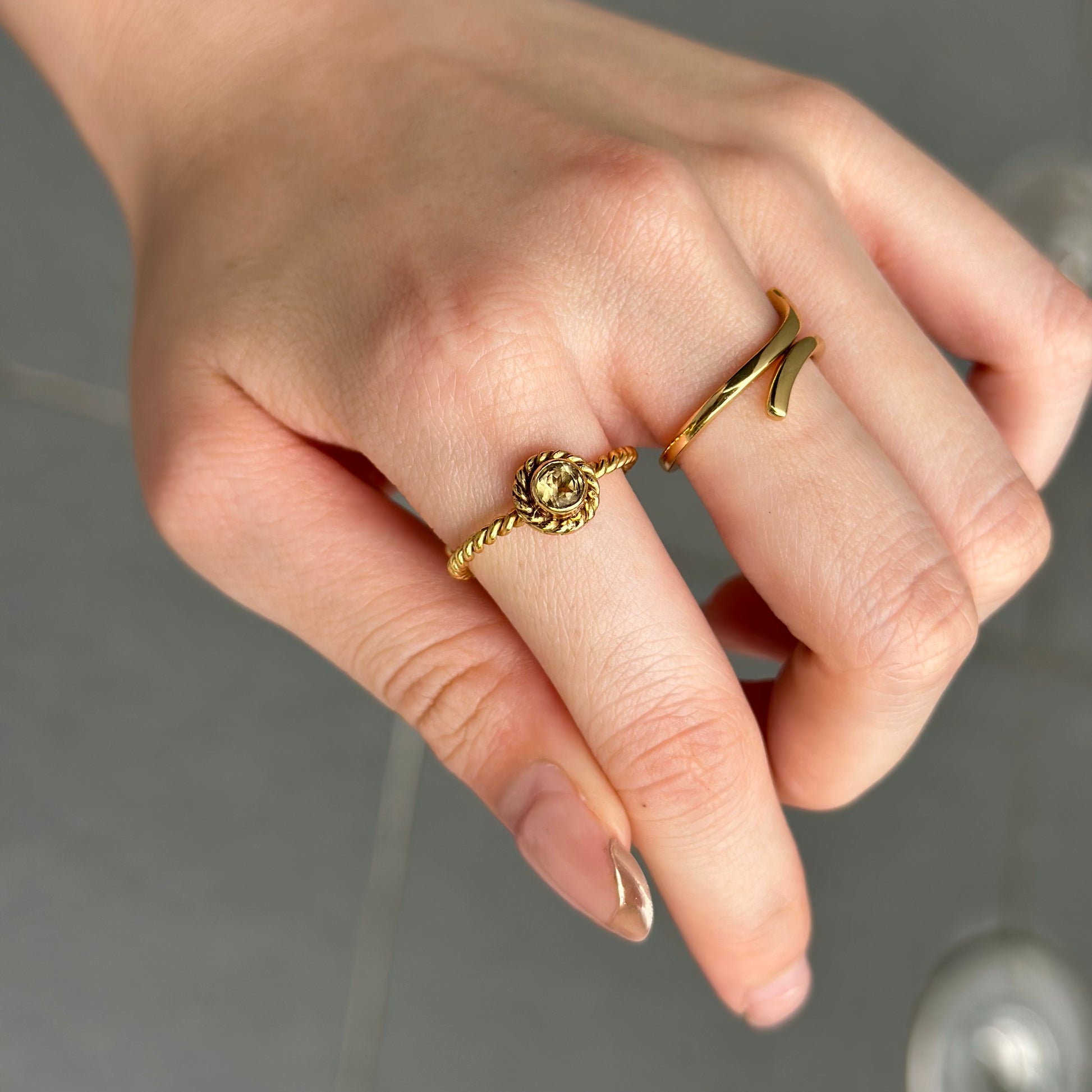 Brass petit ring〈twist 1〉