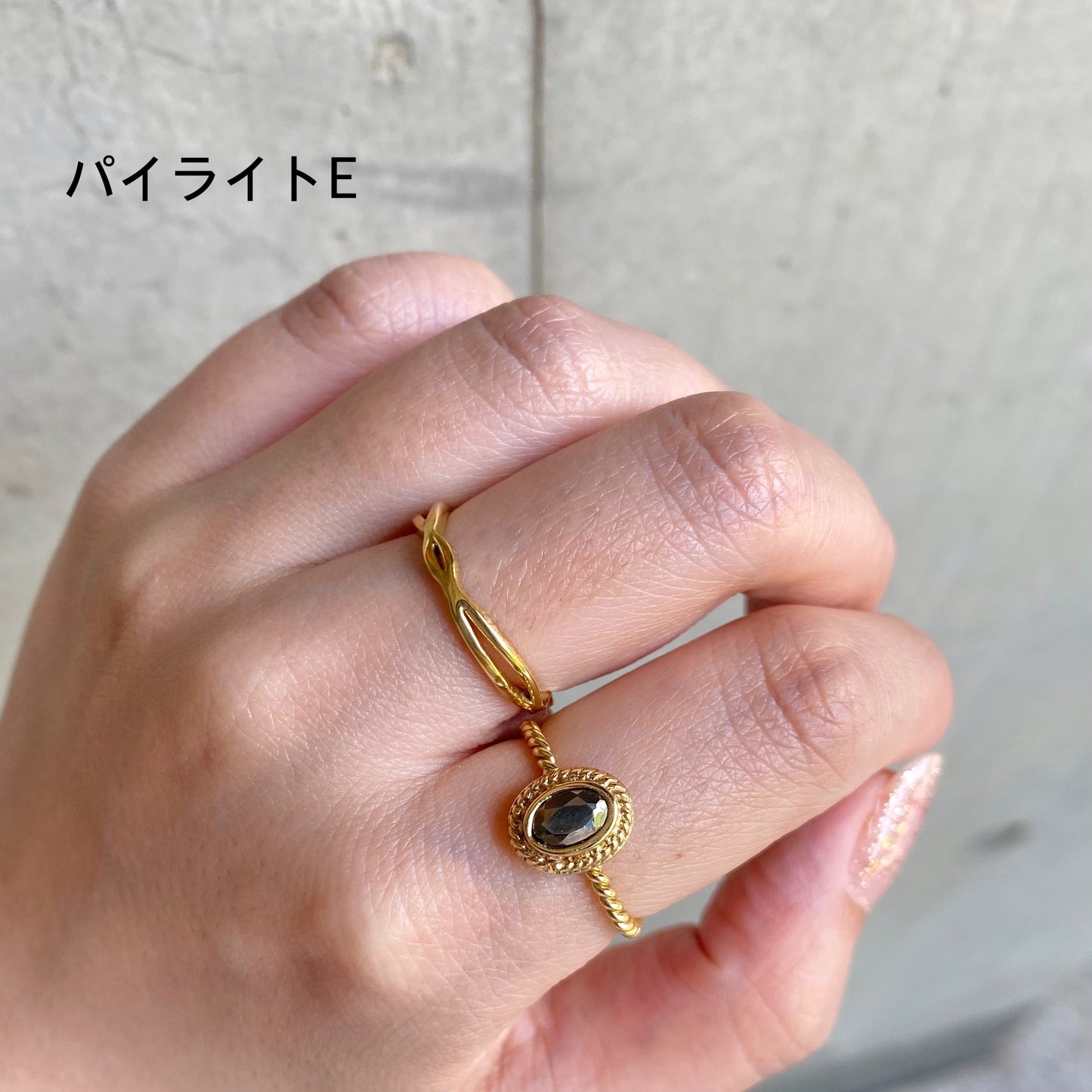 Brass petit ring〈gold／black〉