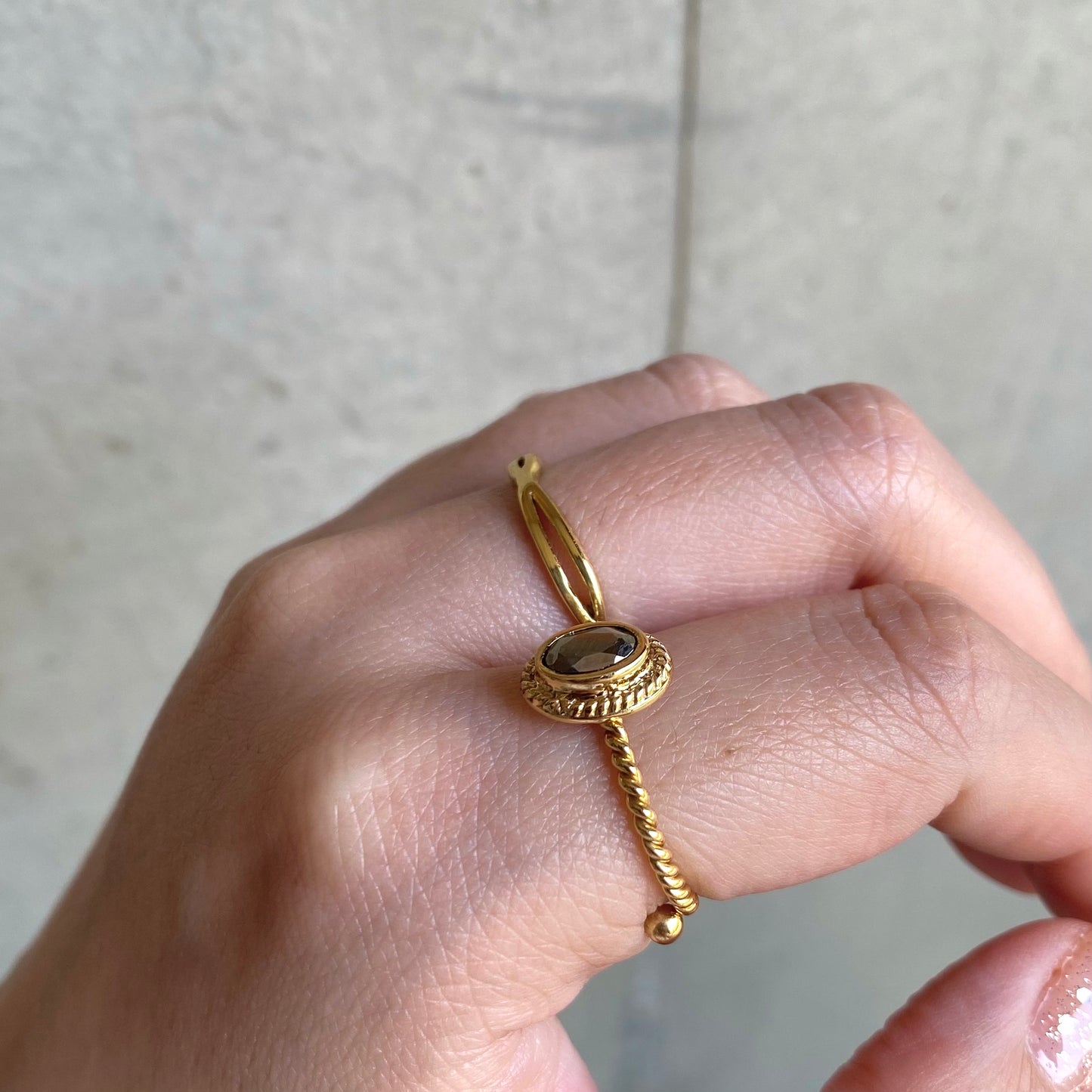Brass petit ring〈gold／black〉